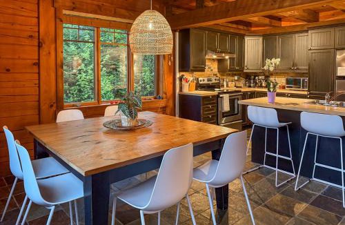 Notre-Dame-de-la-Merci Ski Chalet | Saïra St-Donat Chalet with Billiard, SPA, Sauna