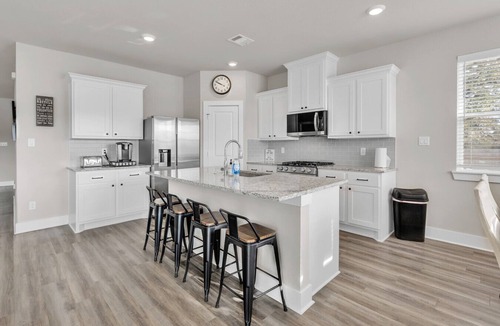 Wellborn House | Saketh Lake Retreat| EV charging