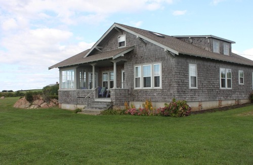 Little Compton Cottage | Sakonnet Harbor is Your Private Front Yard!