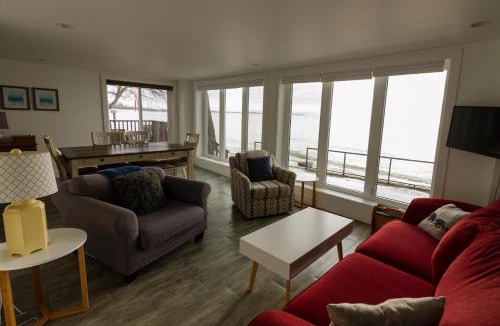 Wellington House | Sakura Cottage - Serenity on PEC Waterfront