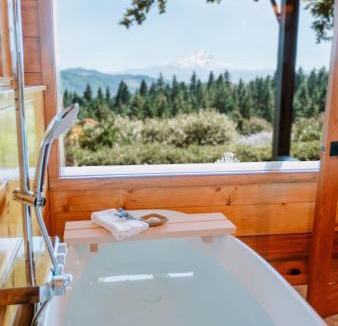 Hood River Bed & Breakfast | Sakura Ridge Farm & Lodge