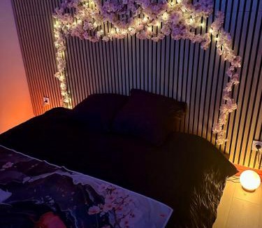 Saint-Quentin Apartment | Sakura Suite - Jacuzzi and Cinema