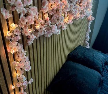 Saint-Quentin Apartment | Sakura Suite - Jacuzzi and Cinema