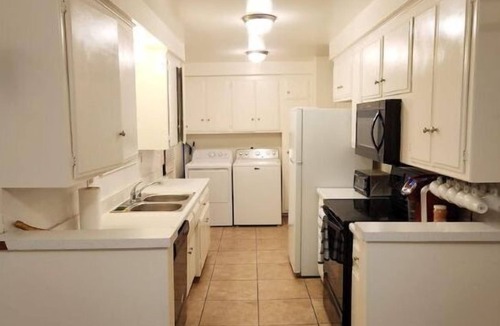 East Hemet House | SALE! Centrally Located, Super Clean, 4x Queen Bed