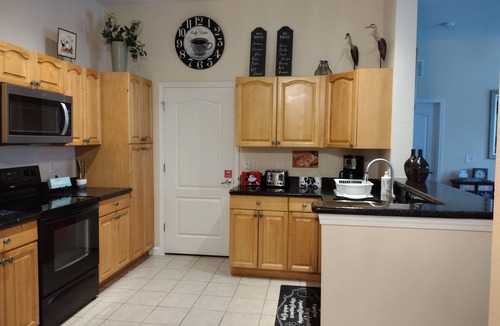 Kissimmee Condo | ⭐ SALE MAY 26-30 $75! PREMIER HOST, MINUTES TO DISNEY! GREAT PRICE/LOCATION!⭐