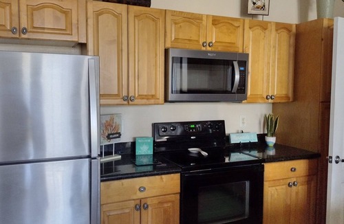 Kissimmee Condo | ⭐ SALE MAY 26-30 $75! PREMIER HOST, MINUTES TO DISNEY! GREAT PRICE/LOCATION!⭐