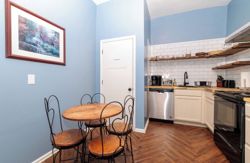 Salem Apartment | Salem Historic Downtown 3BRM/2BATH