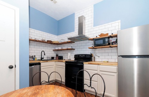 Salem Apartment | Salem Historic Downtown 3BRM/2BATH