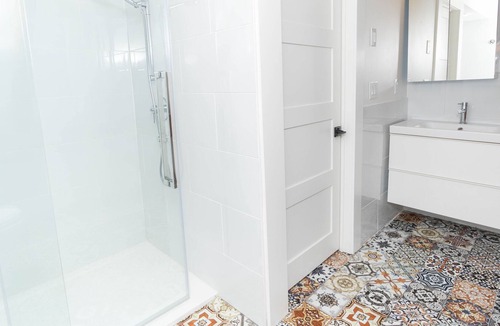 Wellington Bed & Breakfast | Salisbury Barn - Yellow Room