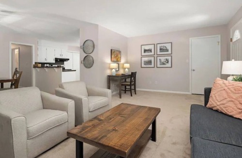 Salisbury House | Salisbury Cottage