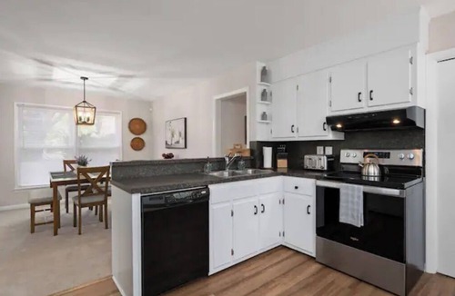 Salisbury House | Salisbury Cottage