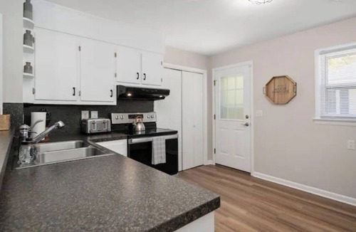 Salisbury House | Salisbury Cottage