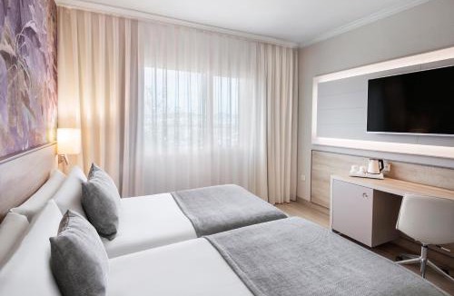 El Prat de Llobregat Hotel | Salles Ciutat del Prat Barcelona Airport
