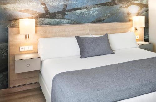 El Prat de Llobregat Hotel | Salles Ciutat del Prat Barcelona Airport