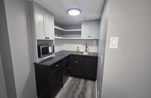 Winnipeg House | Sally Room 101-Place in Devonshire Park