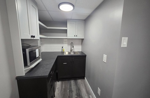 Winnipeg House | Sally Room 101-Place in Devonshire Park