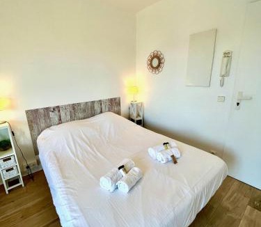 Ouistreham Apartment | Salm, Coquet studio avec balcon