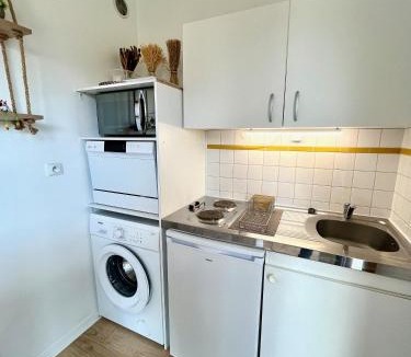 Ouistreham Apartment | Salm, Coquet studio avec balcon