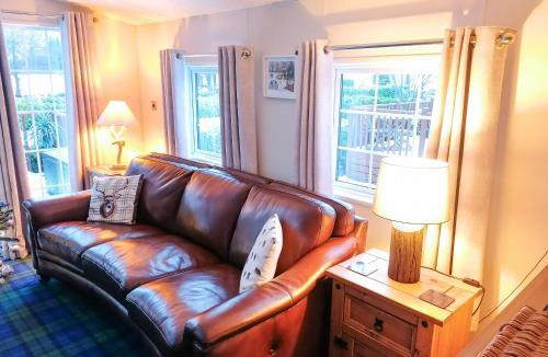 Dollar House | Salmon-Leap Lodge