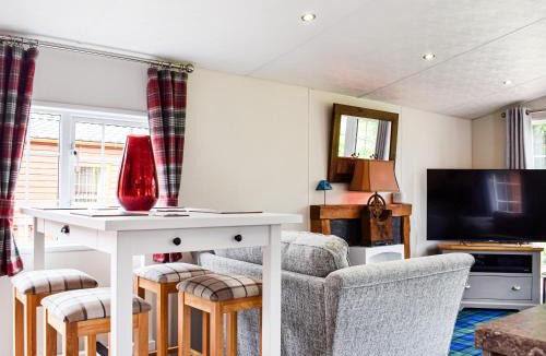 Dollar House | Salmon-Leap Lodge