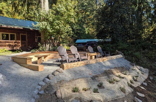 Welches House | Salmon River Waterfront Cabin w/Hot Tub! Dog Friendly!