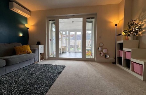 Newport Pagnell House | Salmon's Home - A peaceful sanctuary