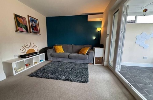 Newport Pagnell House | Salmon's Home - A peaceful sanctuary