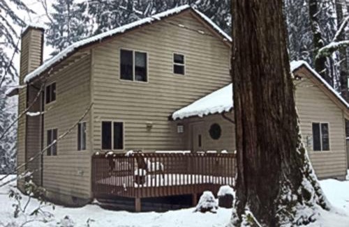 Brightwood House | Salmonberry Retreat - Meredith Lodging