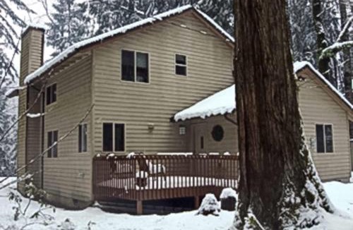 Brightwood House | Salmonberry Retreat - Meredith Lodging