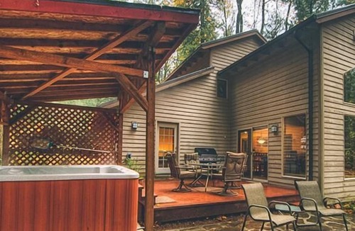 Brightwood House | Salmonberry Retreat