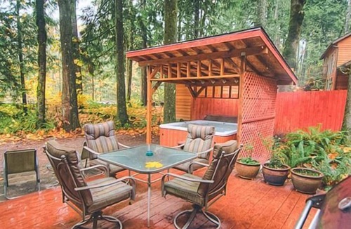 Brightwood House | Salmonberry Retreat