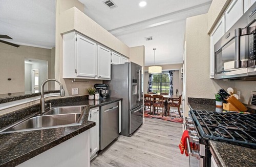 Maple Run House | `Saloma Place` Pet-Friendly! Large yard! Work Space!