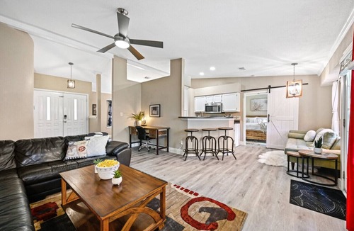 Maple Run House | `Saloma Place` Pet-Friendly! Large yard! Work Space!