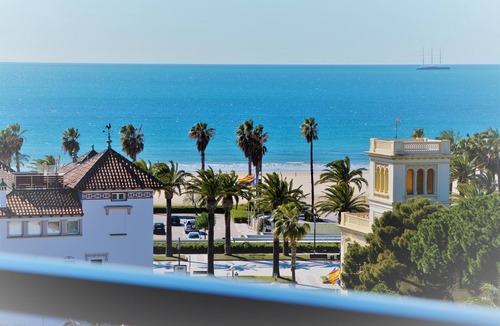 Salou City Centre Apartment | Salou center atico face plage3CH 2db 2WC air conditioning elevator parking wifi last minute