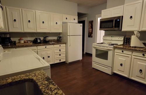 Forest Grove Apartment | SalsVista 1st Floor Corner Apt