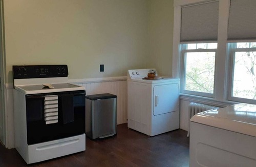 Forest Grove Apartment | SalsVista 2nd Floor Corner Apt