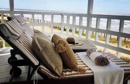 Bermuda Beach House | Salt Air Cottage: Beachfront Charming & Luxe home!