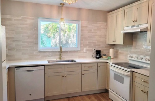 St. Augustine Beach House | Salt Aire Suitesnn
