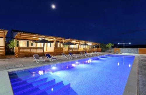Turanj Ski Chalet | Salt Bay and Estates