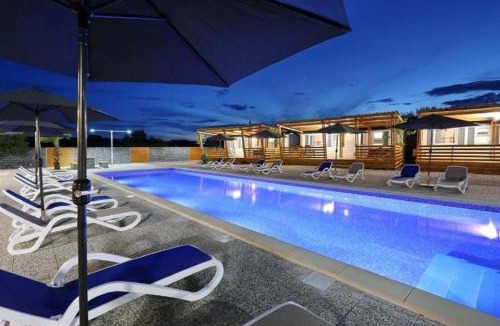 Turanj Ski Chalet | Salt Bay and Estates