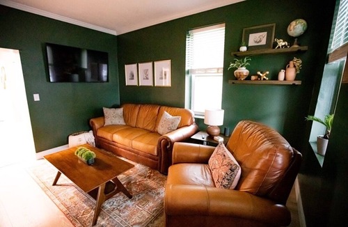 Waterloo Cottage | Salt & Honey Cottage Walk to Dining & Pet Friendly