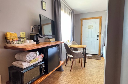 Ilwaco Hotel | Salt Hotel & Pub