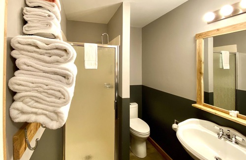 Ilwaco Hotel | Salt Hotel & Pub