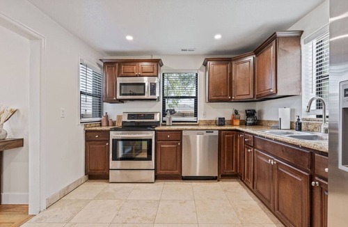 South Salt Lake House | Salt Lake Cabana | Hot Tub + Gated Parking