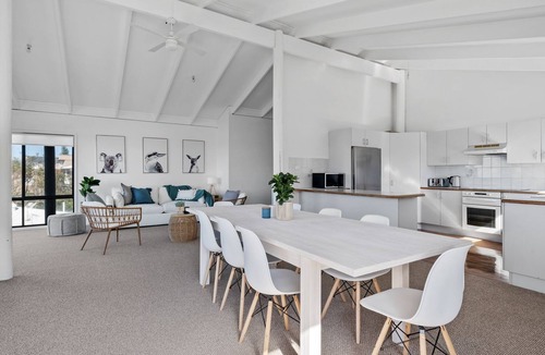 Manyana House | Salt Life Manyana - Beachfront!