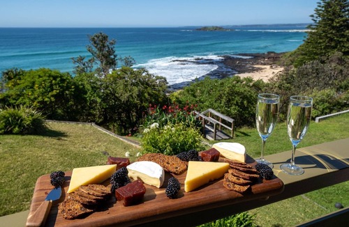 Manyana House | Salt Life Manyana - Beachfront!