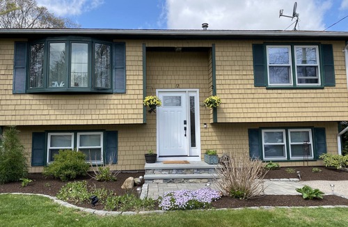 Narragansett House | Salt Pool, AC, Beaches and Newport! PETS Welcome!