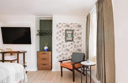 Talbot's Corner Hotel | Salt Ranch Hotel