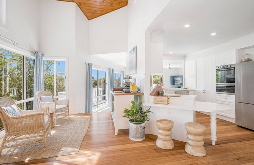 Dunbogan House | Salt Spray - Multi Room - 1, 2 or 4 bedrooms available