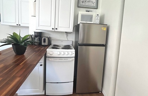 North Beach Apartment | Salt + Sun Studio, feet from Hollywood Beach